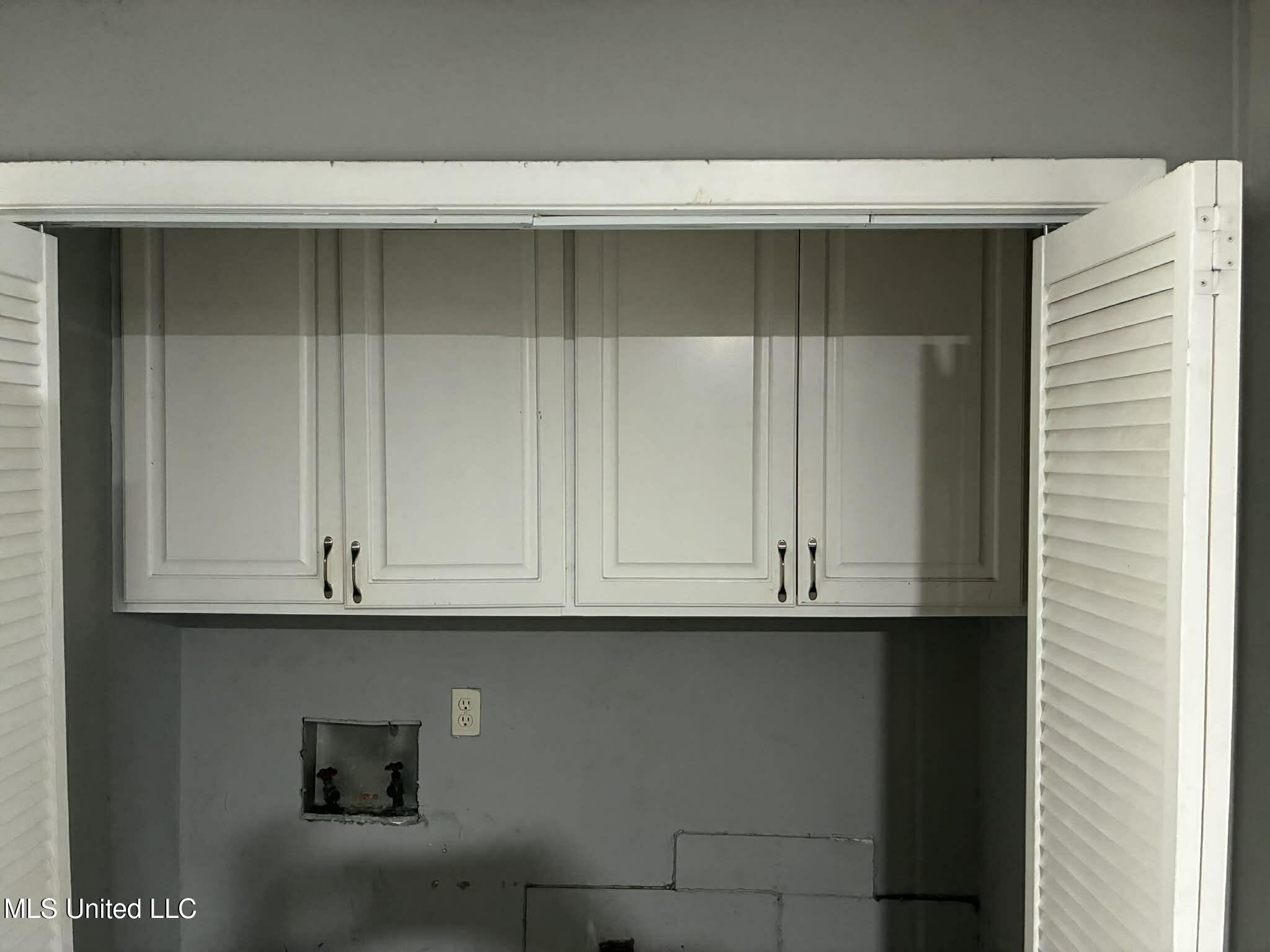 228 Mikell Street Jackson, MS 39212 - Photo 13 of 29 WASH ROOM CABINETS
