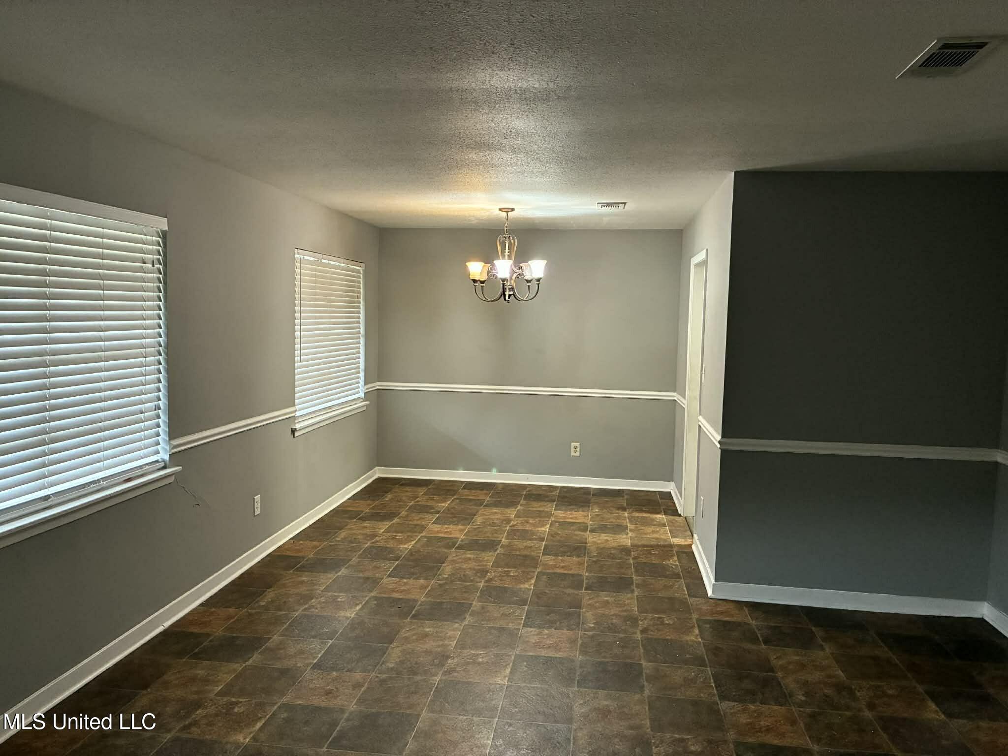228 Mikell Street Jackson, MS 39212 - Photo 4 of 29 Living Room/ Dinning Room