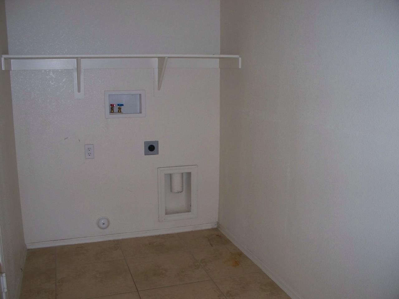 14521 South Rory Calhoun Road Arizona City, AZ 85123 - Photo 6 of 7 Laundry room