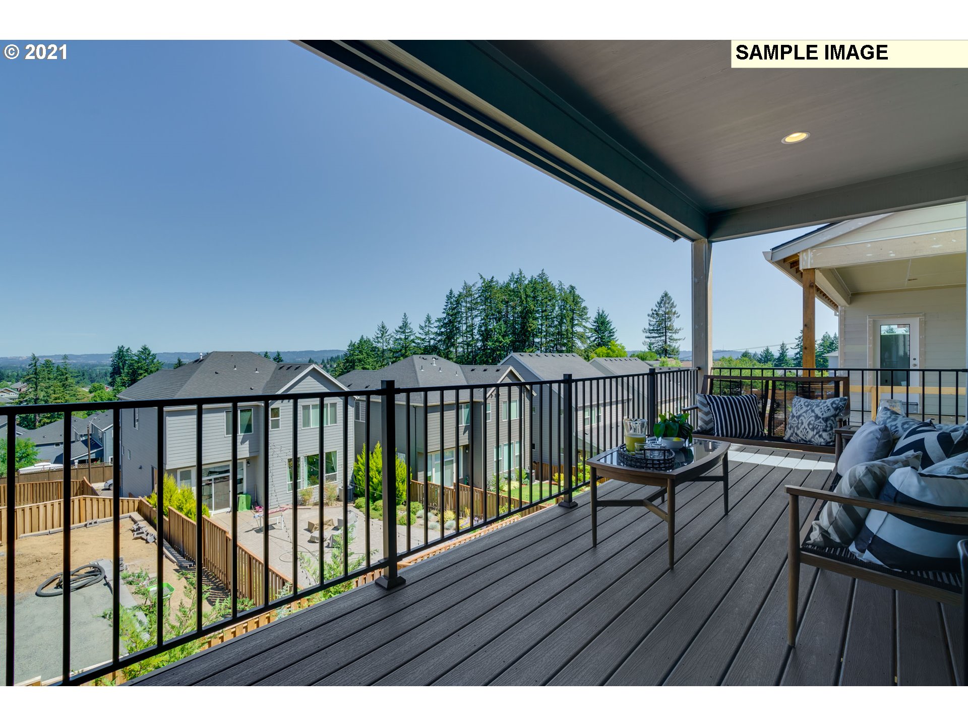 17622 Southwest Sunview Lane Beaverton, OR 97007 - Photo 19 of 29 a balcony with chairs