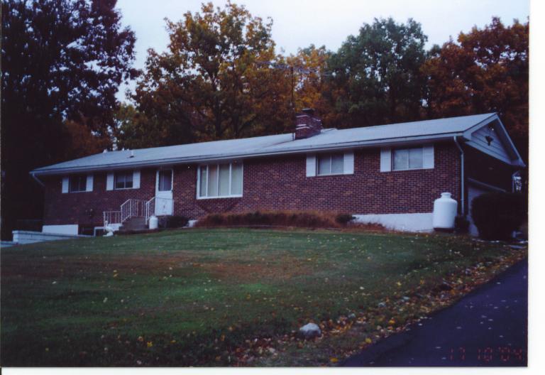1054 Pine Ridge Bushkill, PA 18324 - Photo 2 of 6 Side front