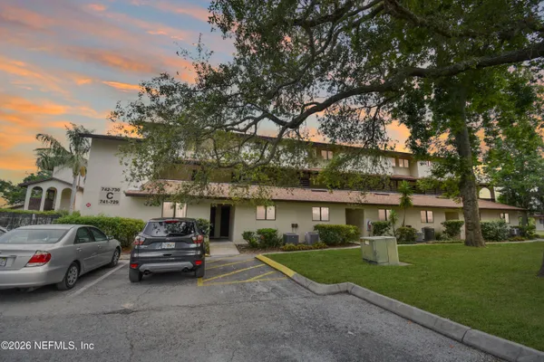a view of a car park in front of house