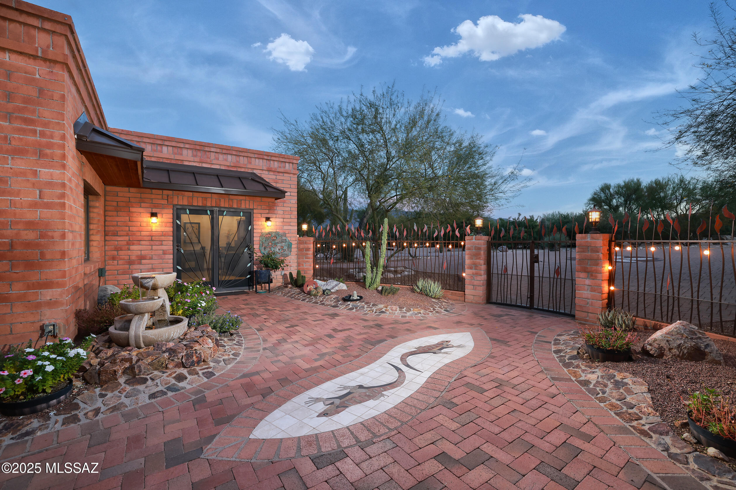 925 North Rancho Del Jefe Loop Tucson, AZ 85748 - Photo 13 of 52 a view of a backyard with sitting area