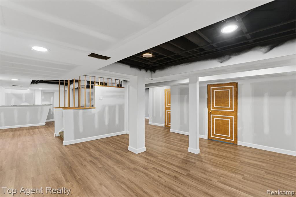 32306 Baintree Road Farmington Hills, MI 48334 - Photo 25 of 42