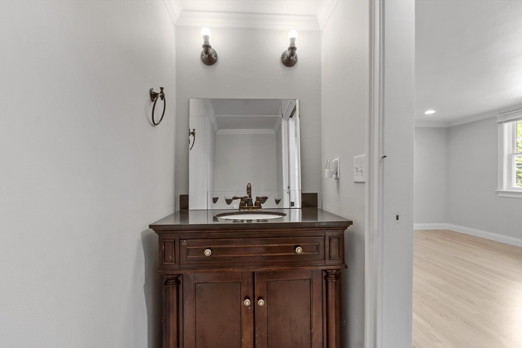 92 Hosmer Street Hudson, MA 01749 - Photo 5 of 31