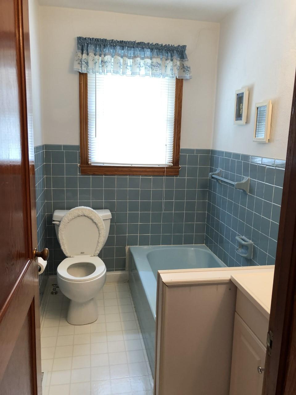 10091 Henry Road Henry, VA 24102 - Photo 21 of 40 a bathroom with a bathtub and toilet