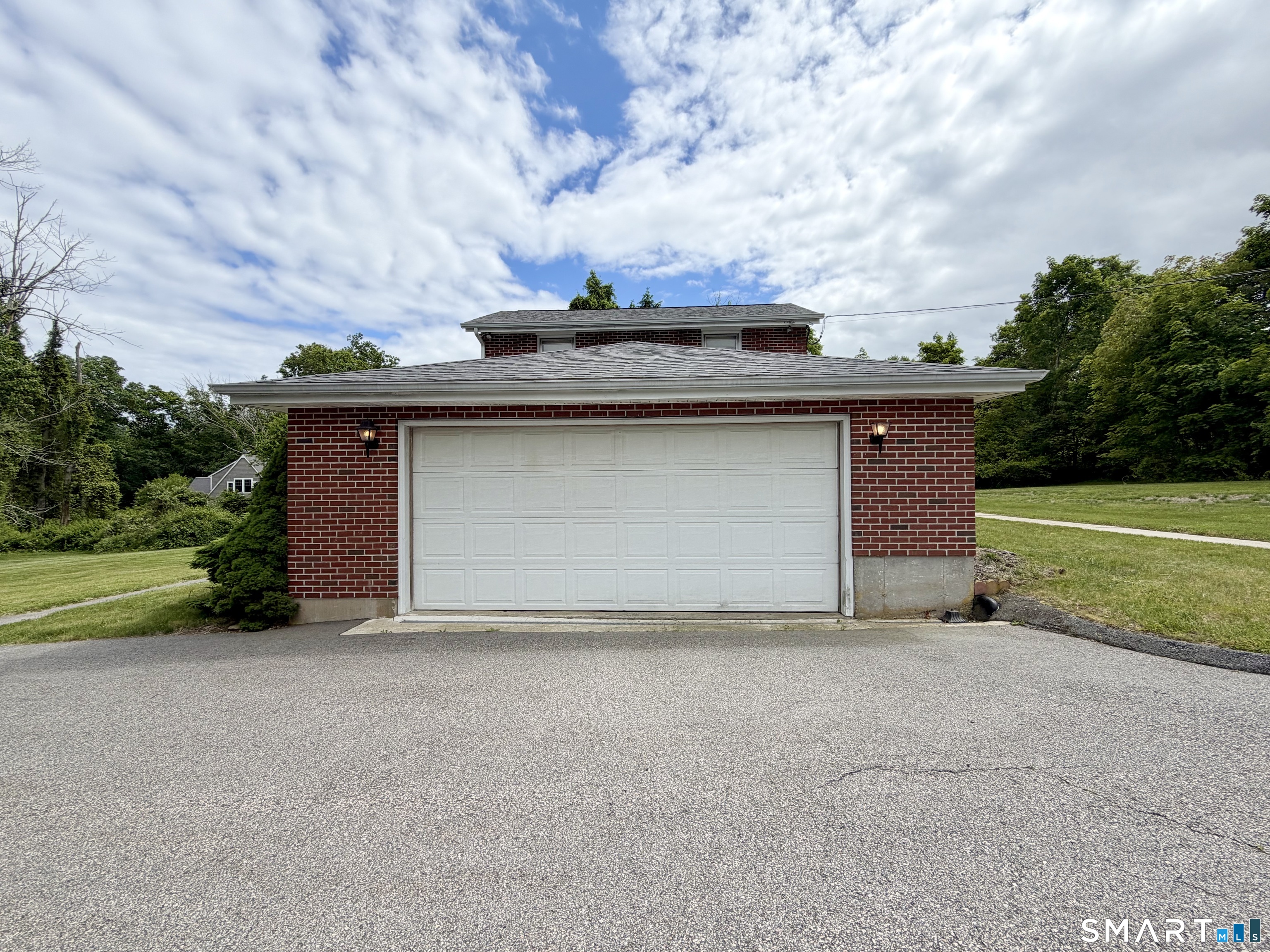401 Round Hill Road Salem, CT 06420 - Photo 3 of 32