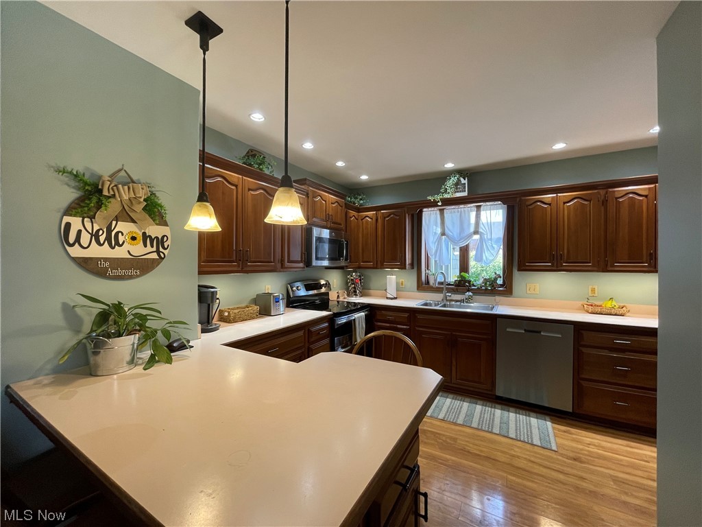 2590 Hampton Road Rocky River, OH 44116 - Photo 2 of 24