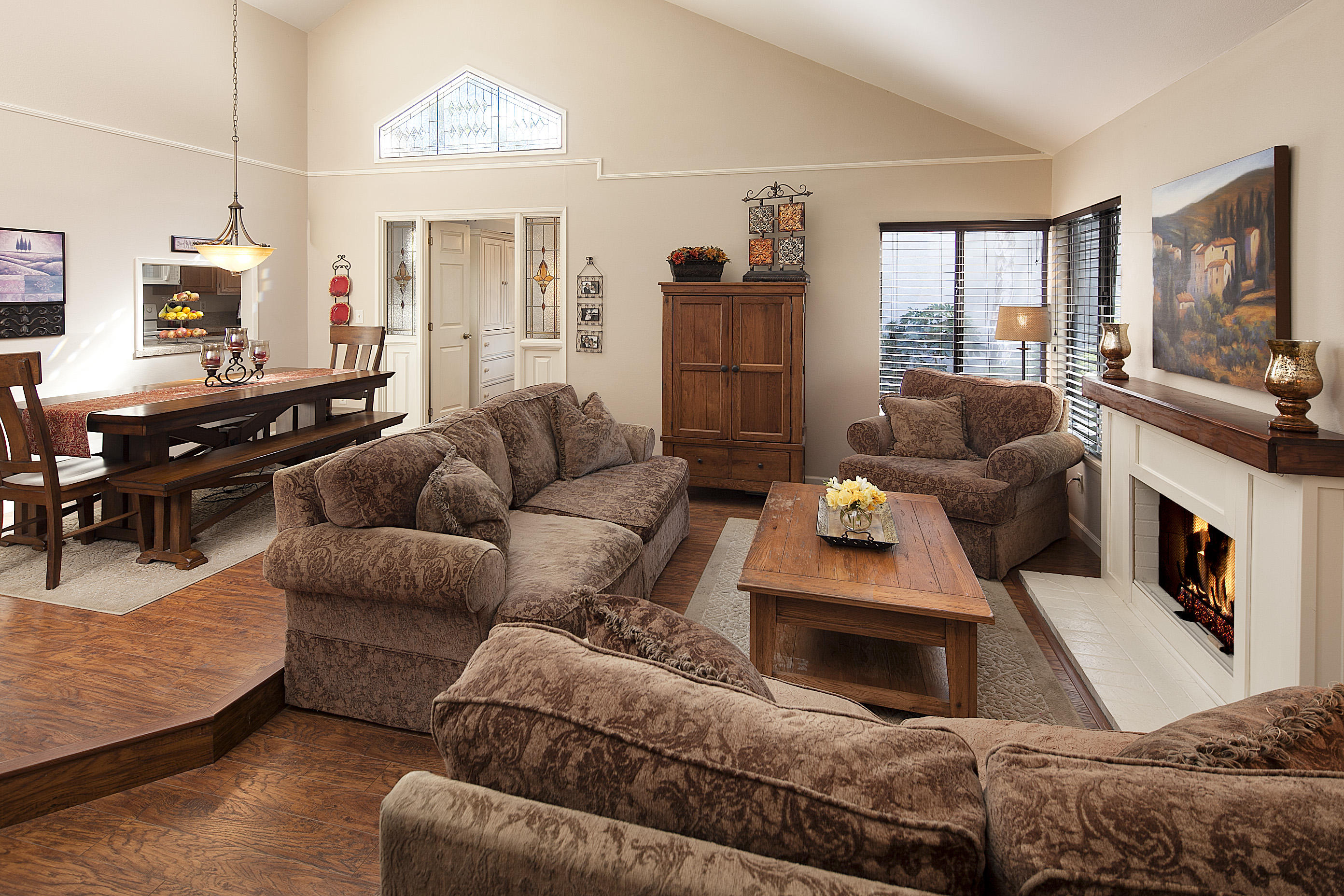 Living room with Vaulted Ceilings