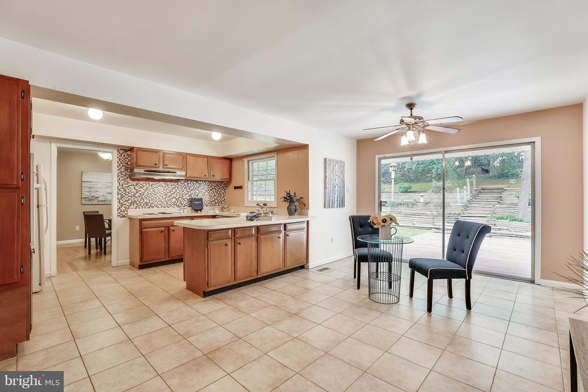 8902 Churchfield Lane Laurel, MD 20708 - Photo 14 of 30 Sllider to deck. adds light & convenience