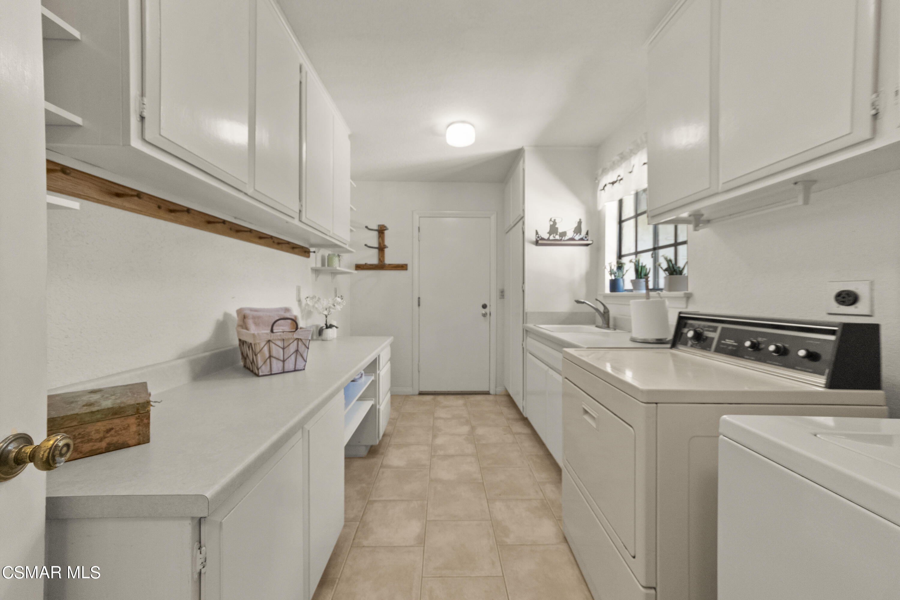 2774 Las Posas Circle Camarillo, CA 93012 - Photo 32 of 48 DSC03303