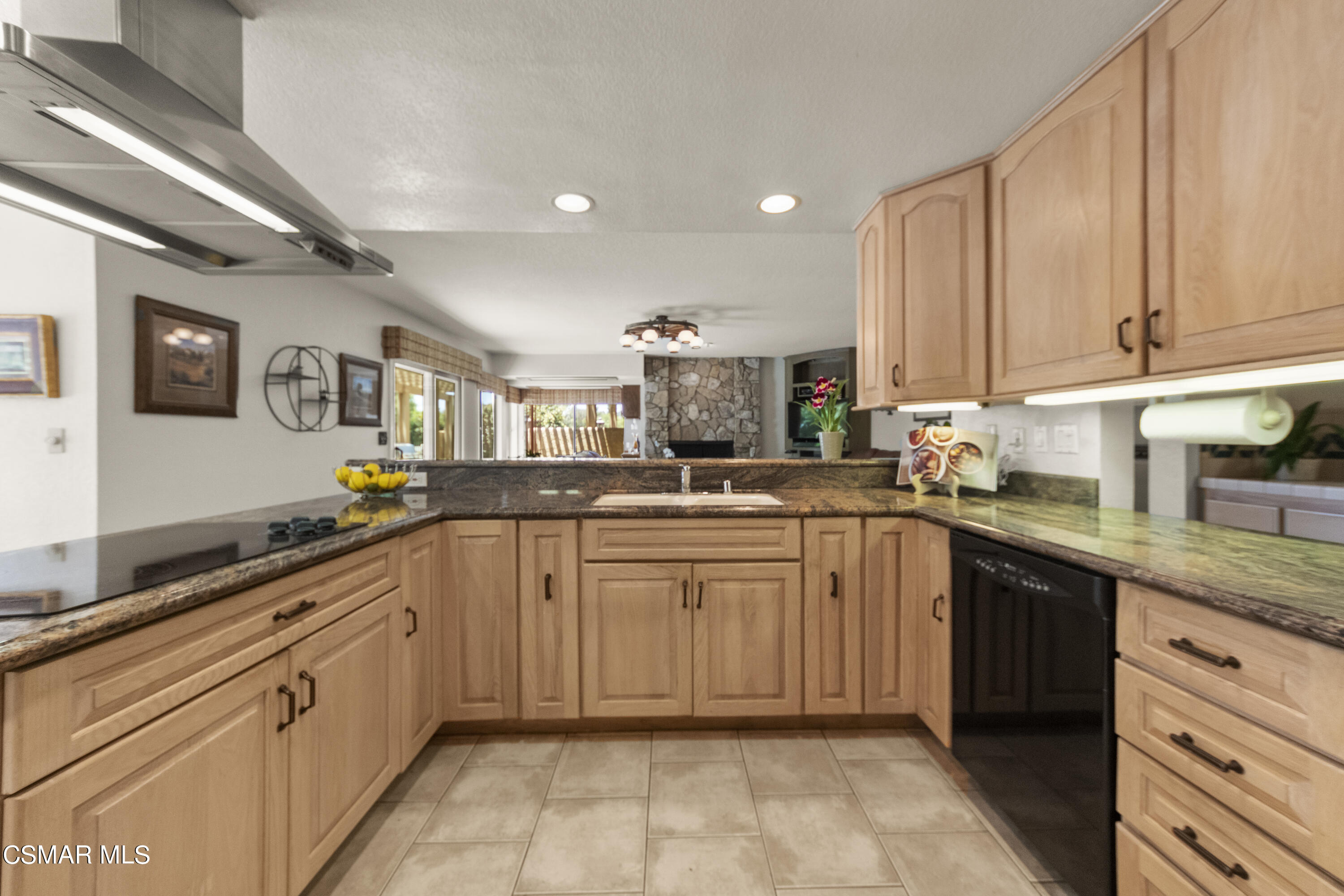 2774 Las Posas Circle Camarillo, CA 93012 - Photo 9 of 48 DSC03321