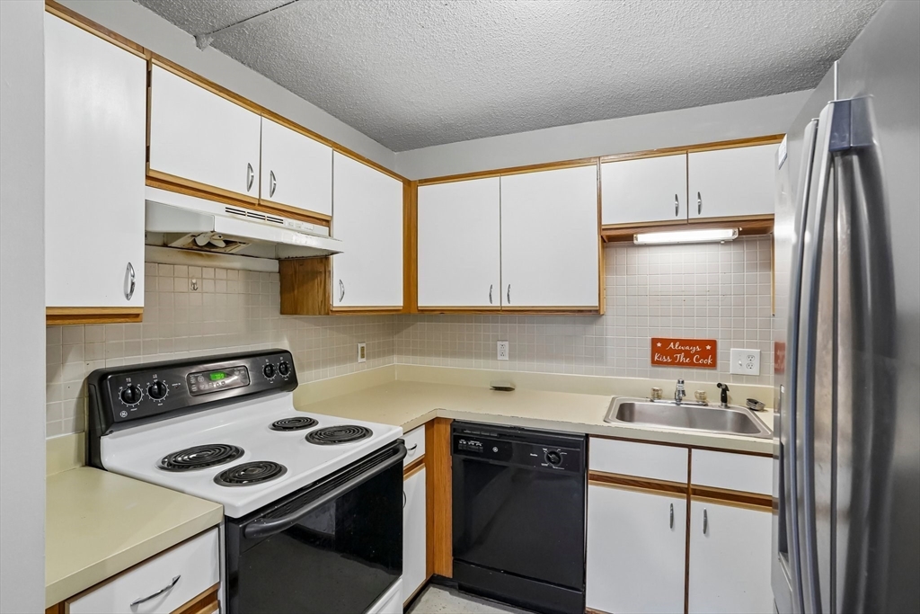 10 Rutledge Street, Unit 2H Worcester, MA 01604 - Photo 2 of 11