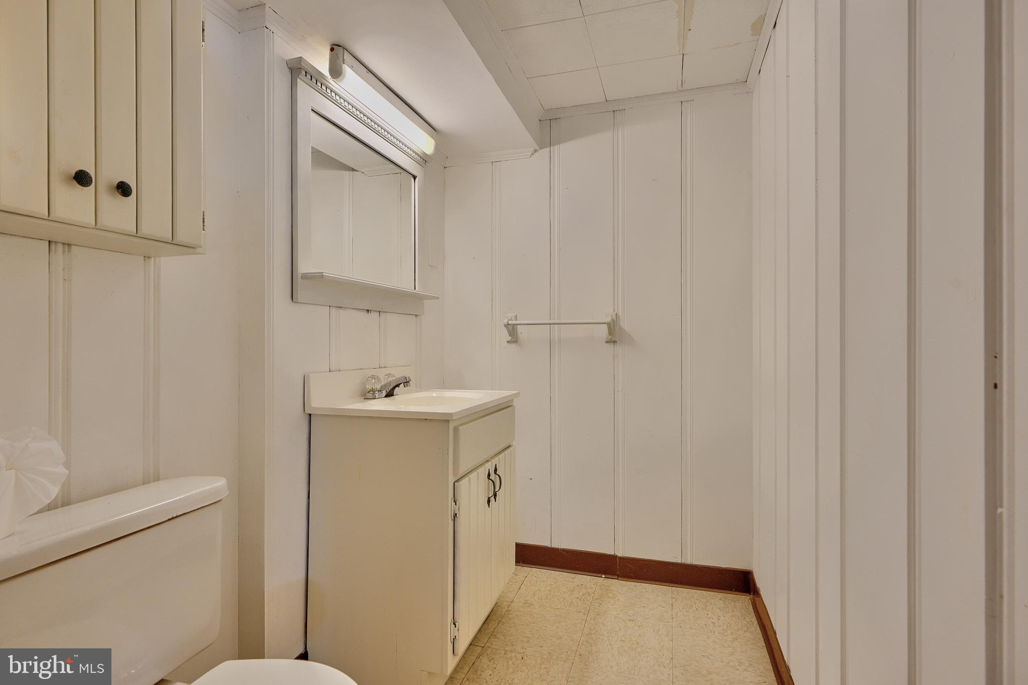 34 Othoridge Road Lutherville-Timonium, MD 21093 - Photo 20 of 26 Lower level half bath