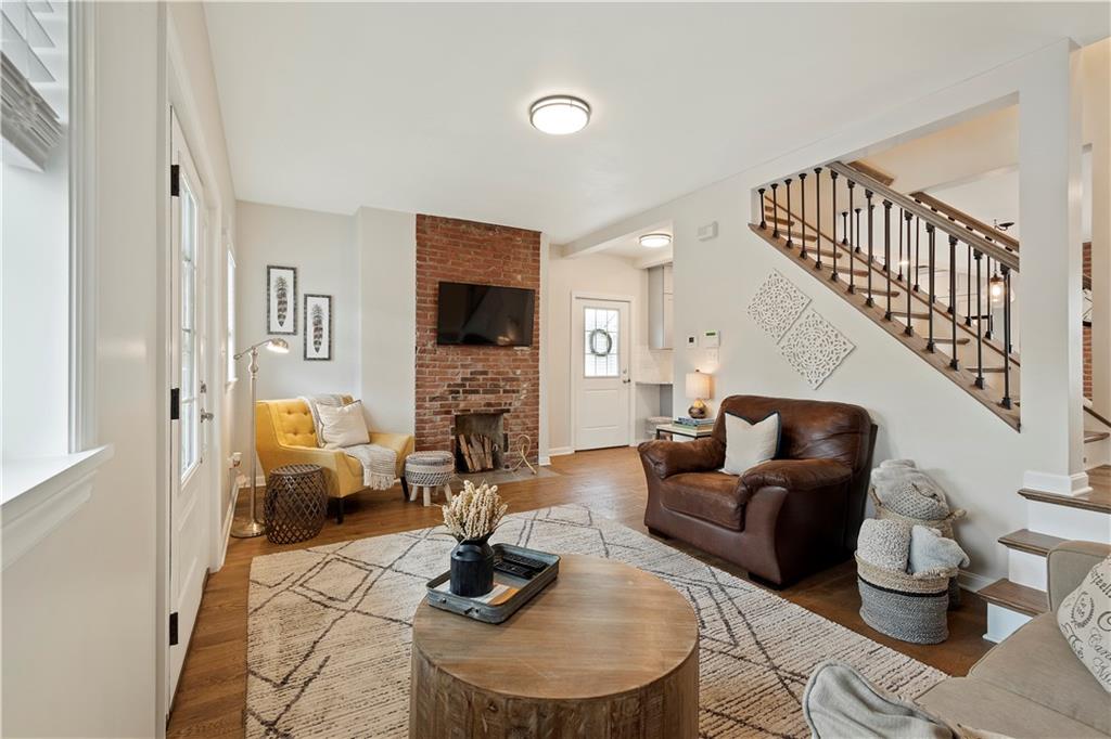 1731 Rutledge Street Pittsburgh, PA 15211 - Photo 2 of 25 Living Room