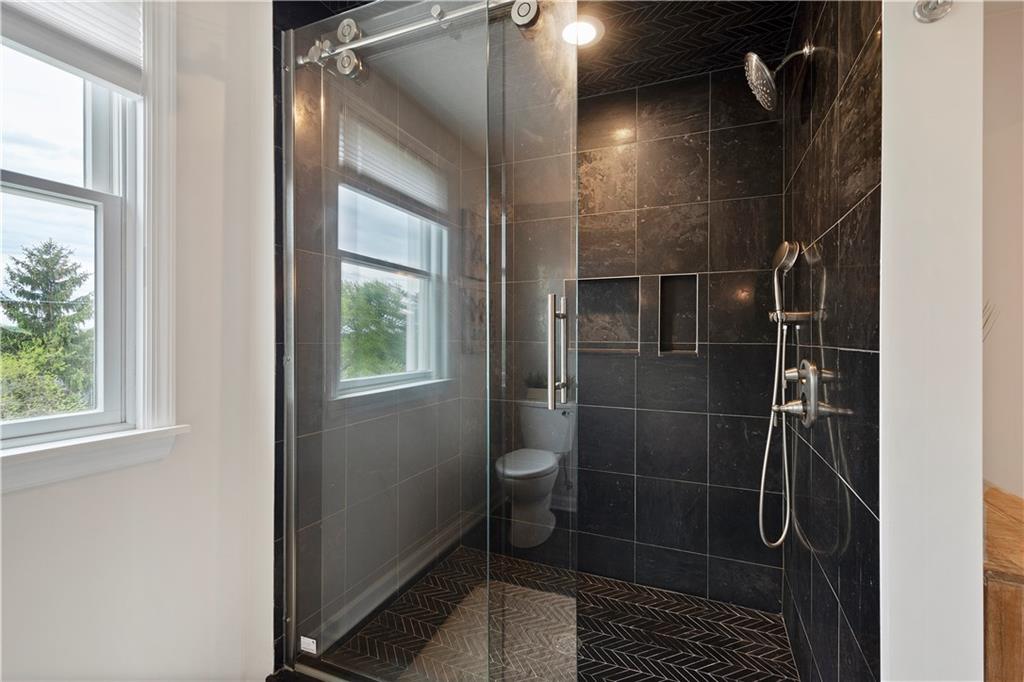 1731 Rutledge Street Pittsburgh, PA 15211 - Photo 12 of 25 Executive Suite Shower
