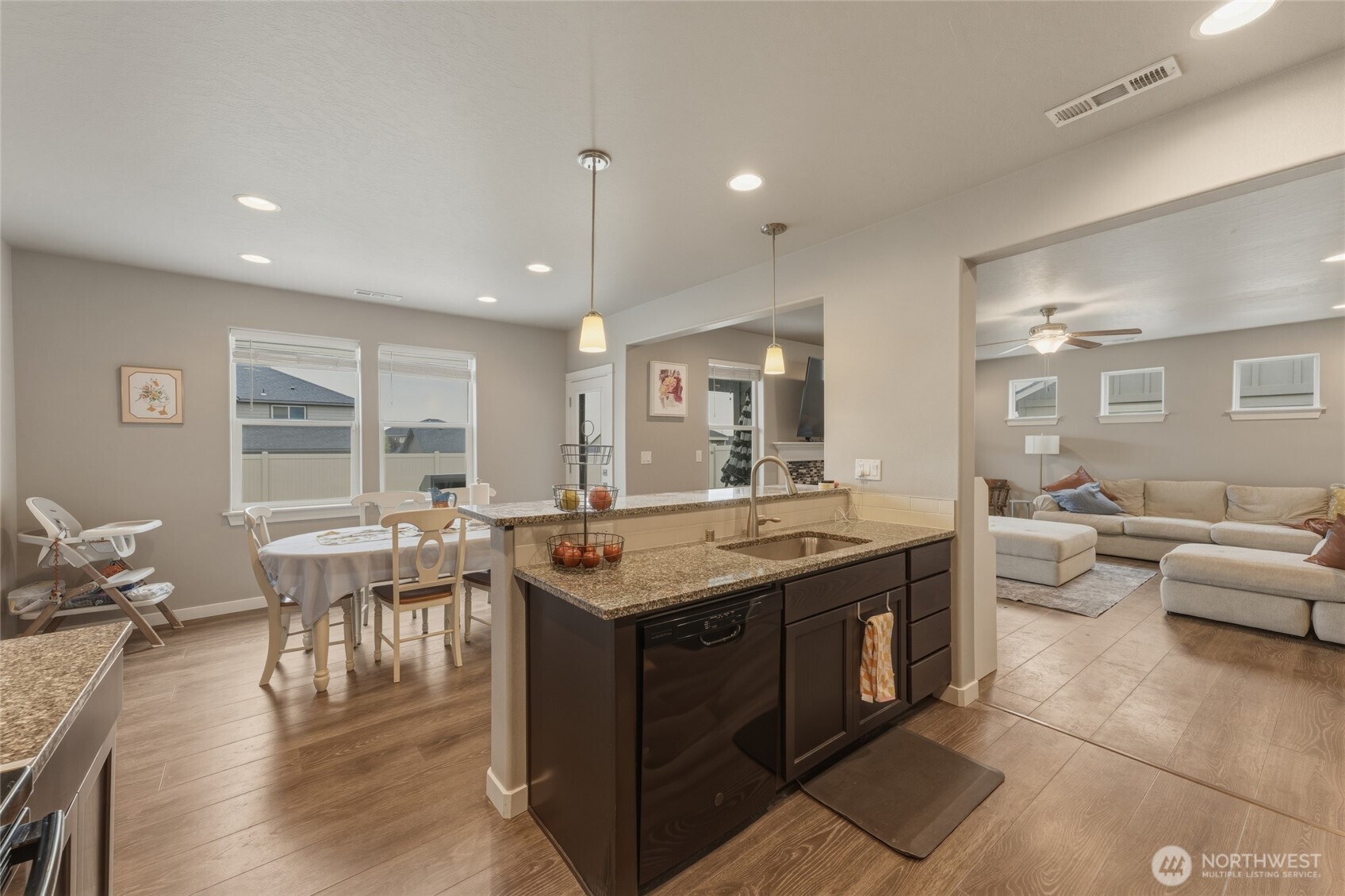 3070 Duval Loop Richland, WA 99352 - Photo 11 of 40 a kitchen with lots of counter top space