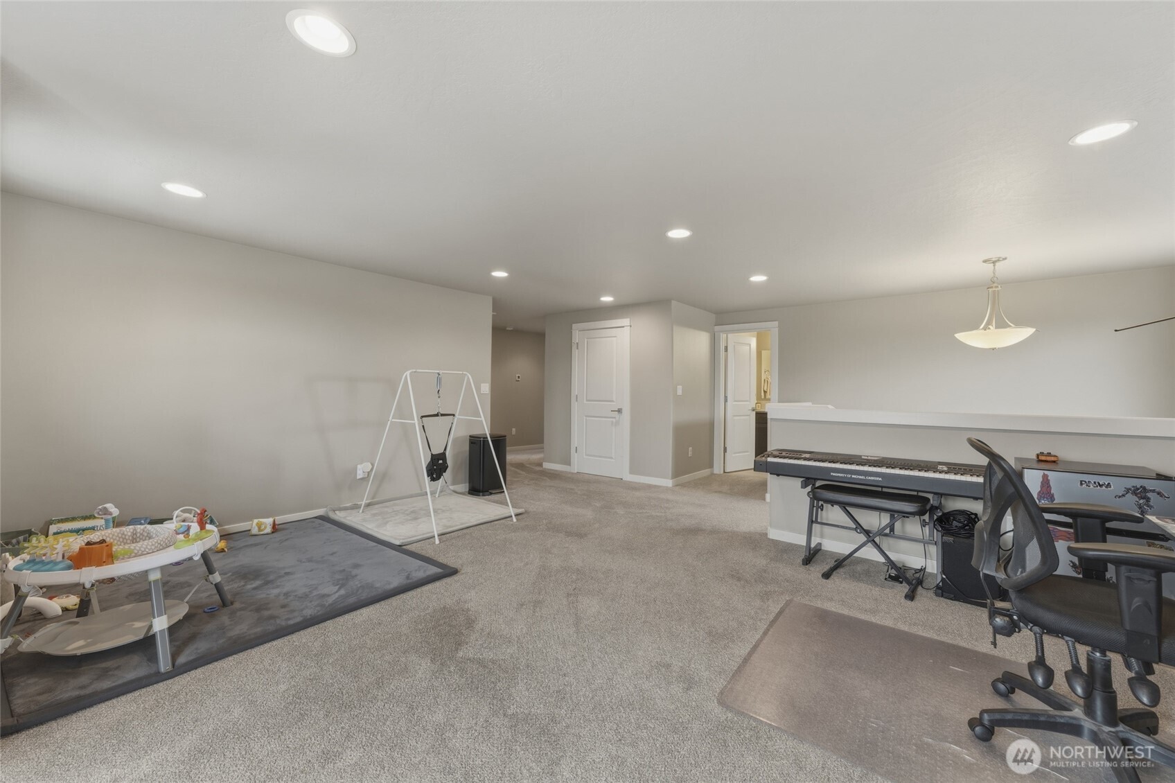 3070 Duval Loop Richland, WA 99352 - Photo 19 of 40 a view of a room with gym equipment