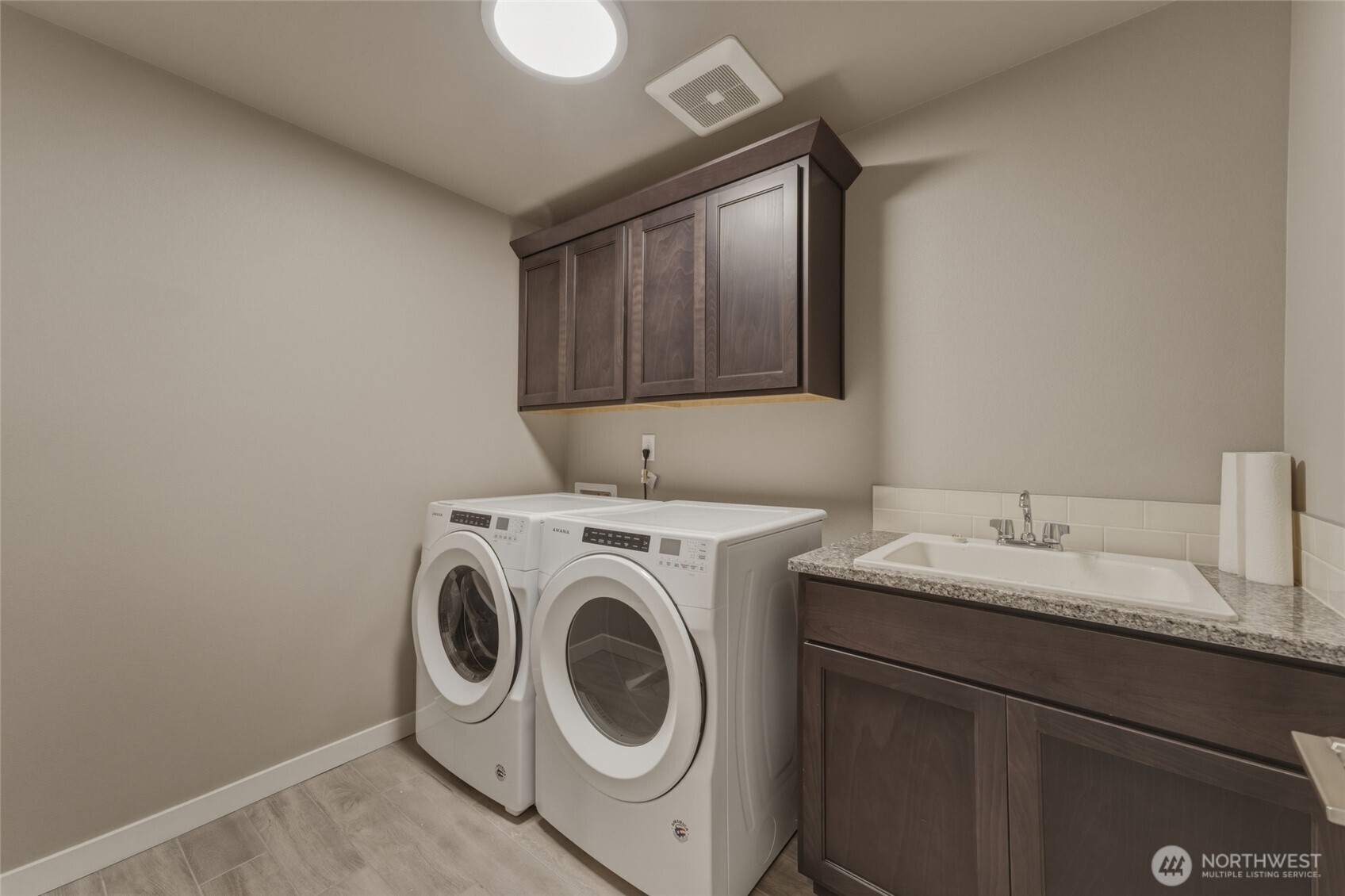 3070 Duval Loop Richland, WA 99352 - Photo 32 of 40 a utility room with dryer and washer