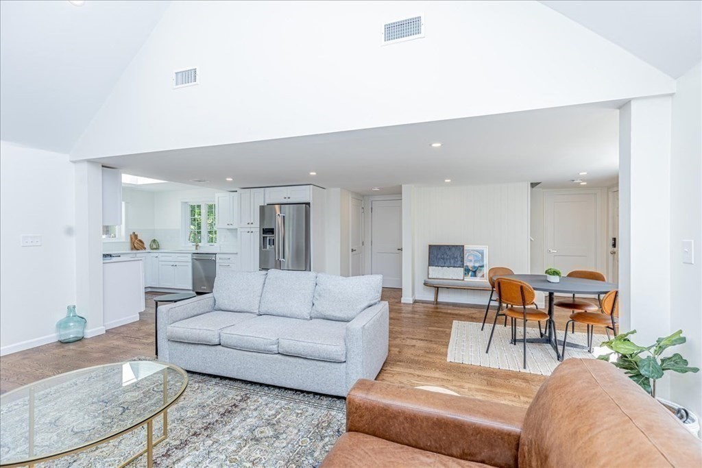 14 Essex Road Sharon, MA 02067 - Photo 5 of 42 Gallery Image 5