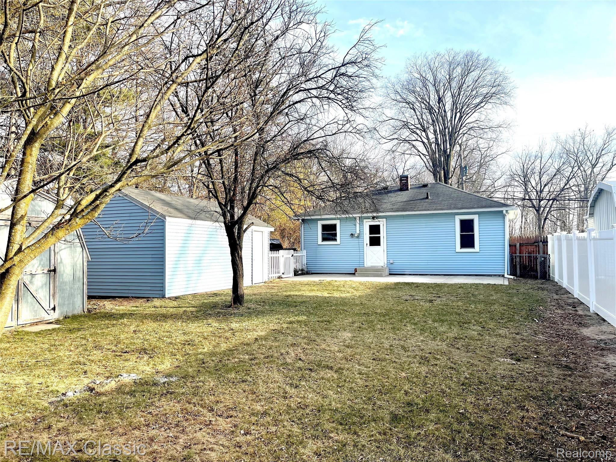 3226 West Dean Road Lambertville, MI 48144 - Photo 3 of 17 backyard.jpg