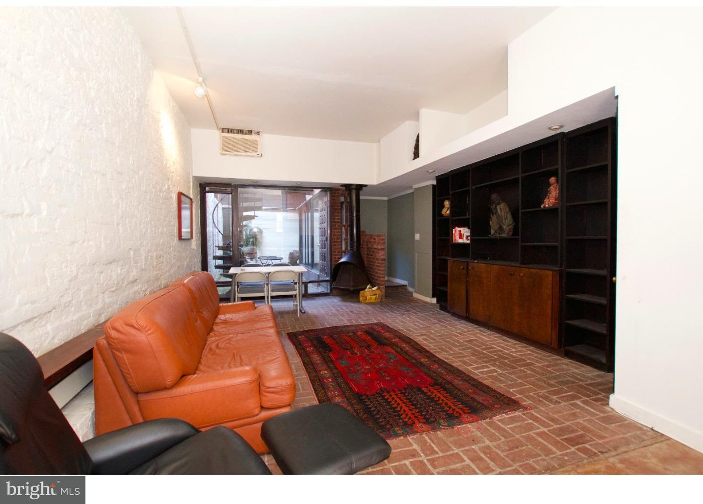 2043 Rittenhouse Square Philadelphia, PA 19103 - Photo 2 of 22 Living Room
