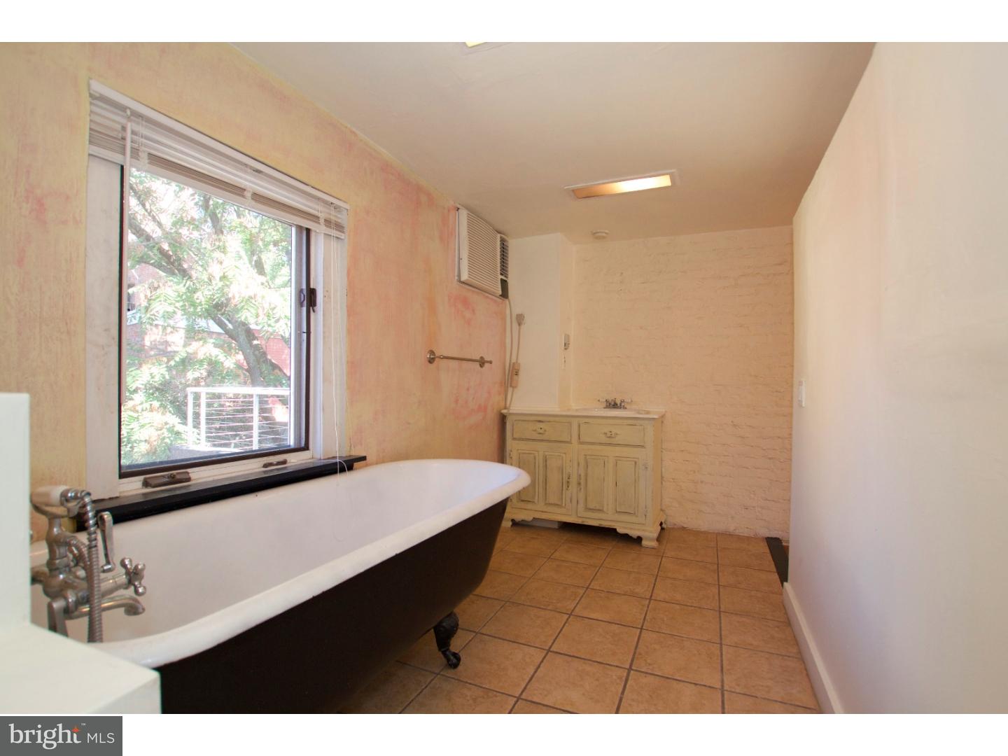 2043 Rittenhouse Square Philadelphia, PA 19103 - Photo 16 of 22 Bathroom