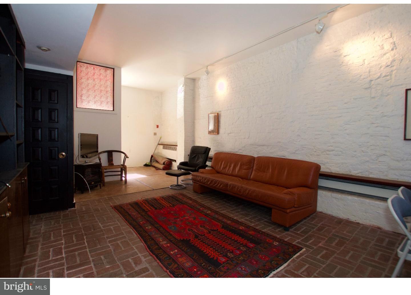 2043 Rittenhouse Square Philadelphia, PA 19103 - Photo 3 of 22 Living Room