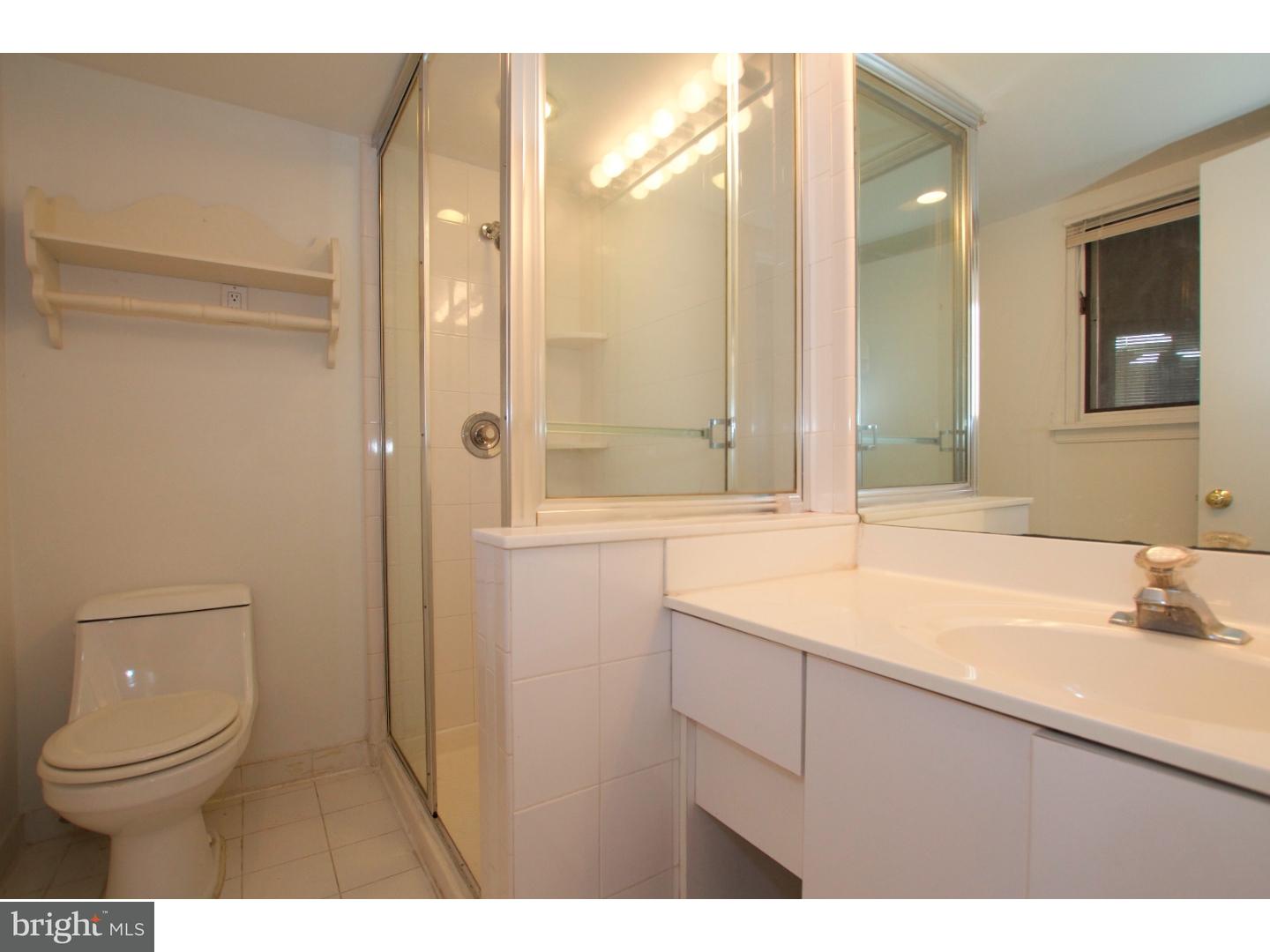2043 Rittenhouse Square Philadelphia, PA 19103 - Photo 21 of 22 Bathroom