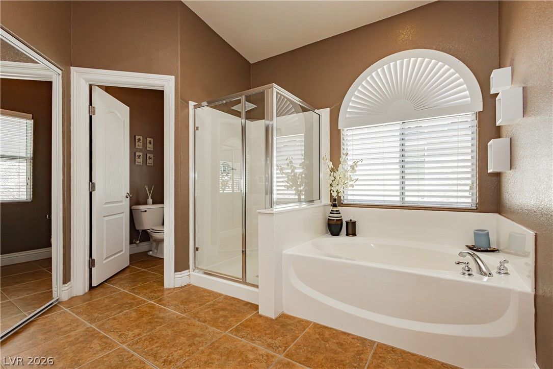 2256 Dogwood Ranch Avenue Henderson, NV 89052 - Photo 41 of 51 Indulge in relaxation with a luxurious soaking tub and a separate glass-enclosed shower.