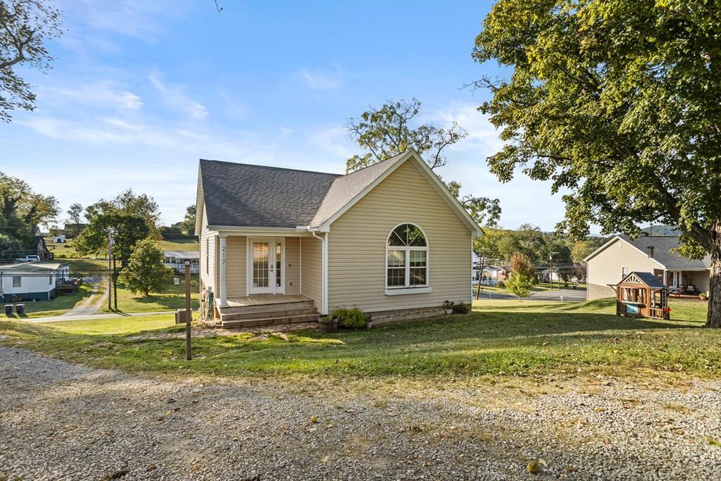 217 Maple Street Glade Spring, VA 24340 - Photo 2 of 41 Gallery Image 2