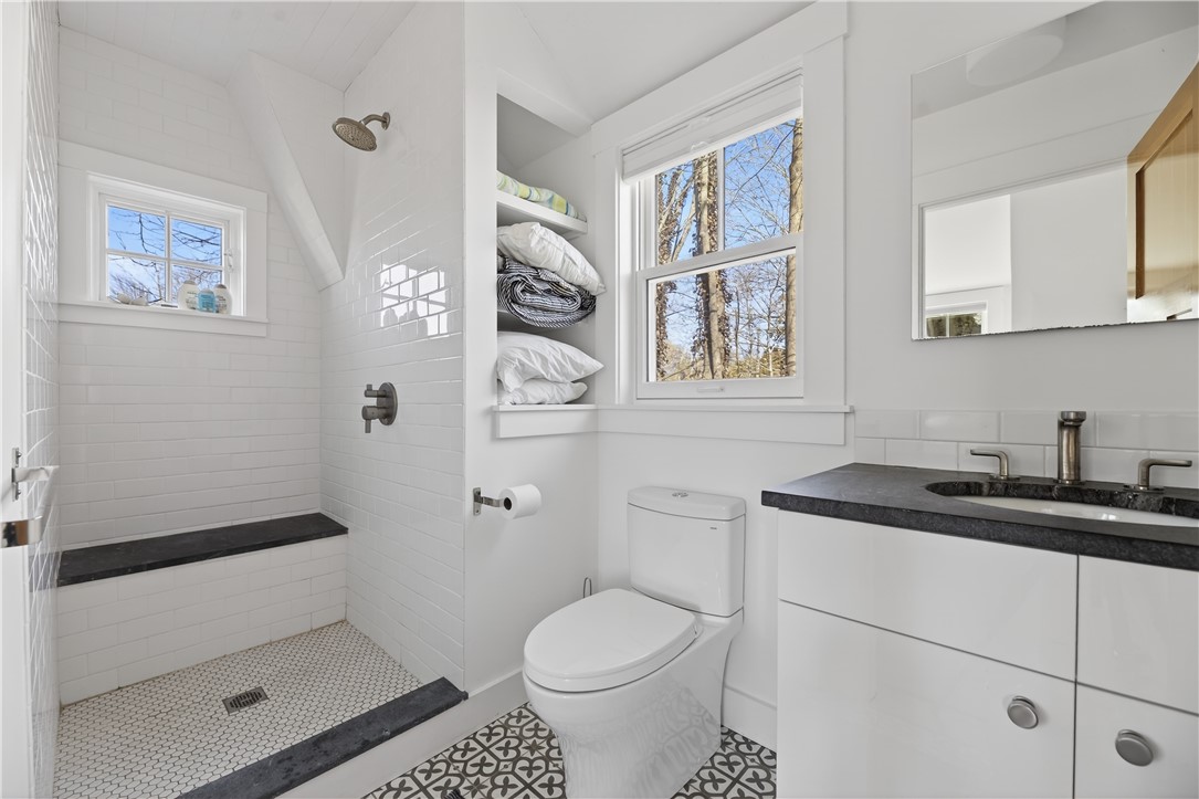 47 Longfellow Road Jamestown, RI 02835 - Photo 31 of 34 Full Bath in Guest quarters