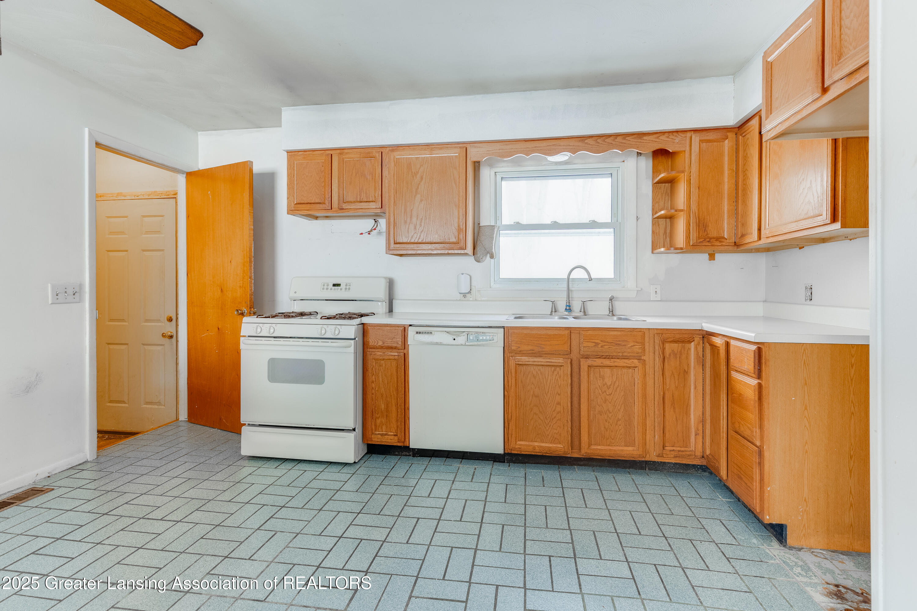 7017 Richard Road Lansing, MI 48911 - Photo 7 of 24 7107_Richard_PAUL-19