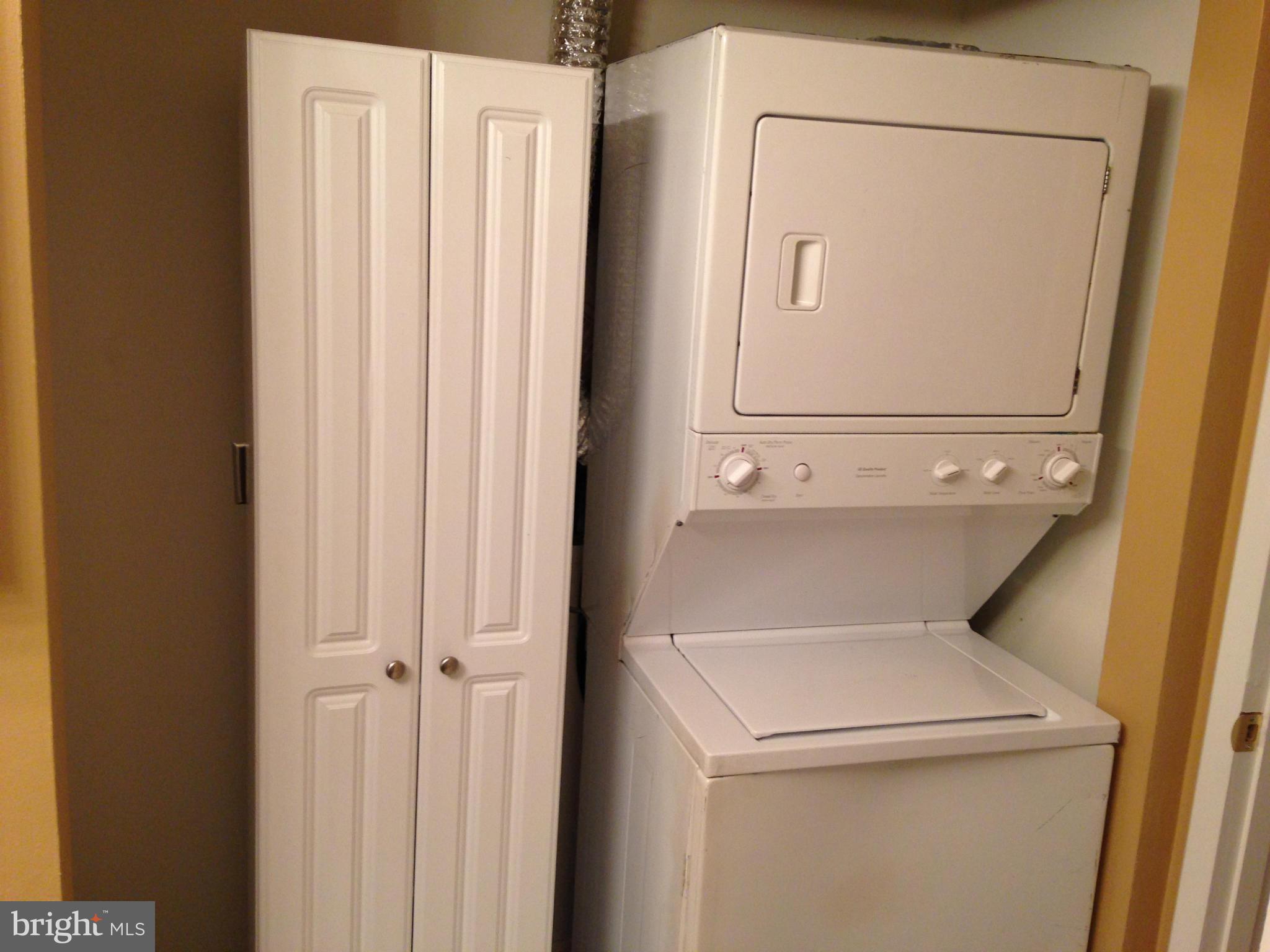 5816 Royal Ridge Drive, Unit T Springfield, VA 22152 - Photo 16 of 24 Laundry