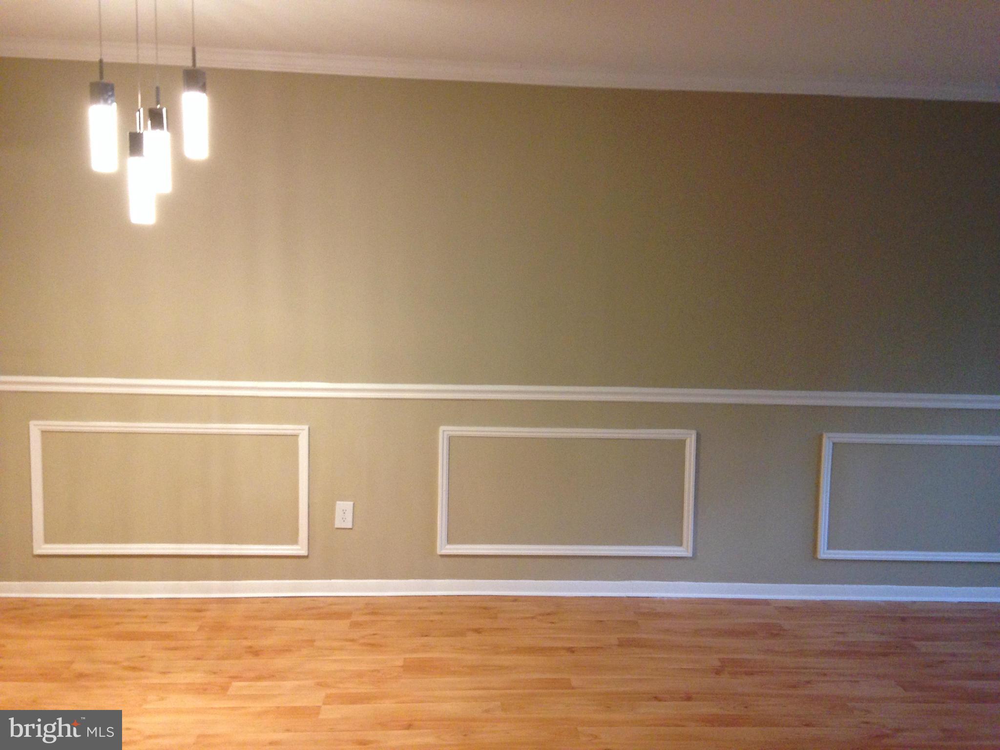 5816 Royal Ridge Drive, Unit T Springfield, VA 22152 - Photo 3 of 24 Living Room
