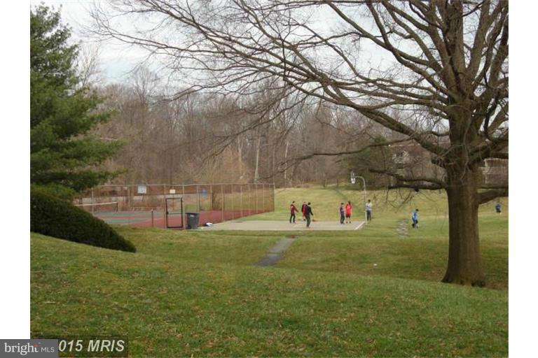 5816 Royal Ridge Drive, Unit T Springfield, VA 22152 - Photo 22 of 24 Play
