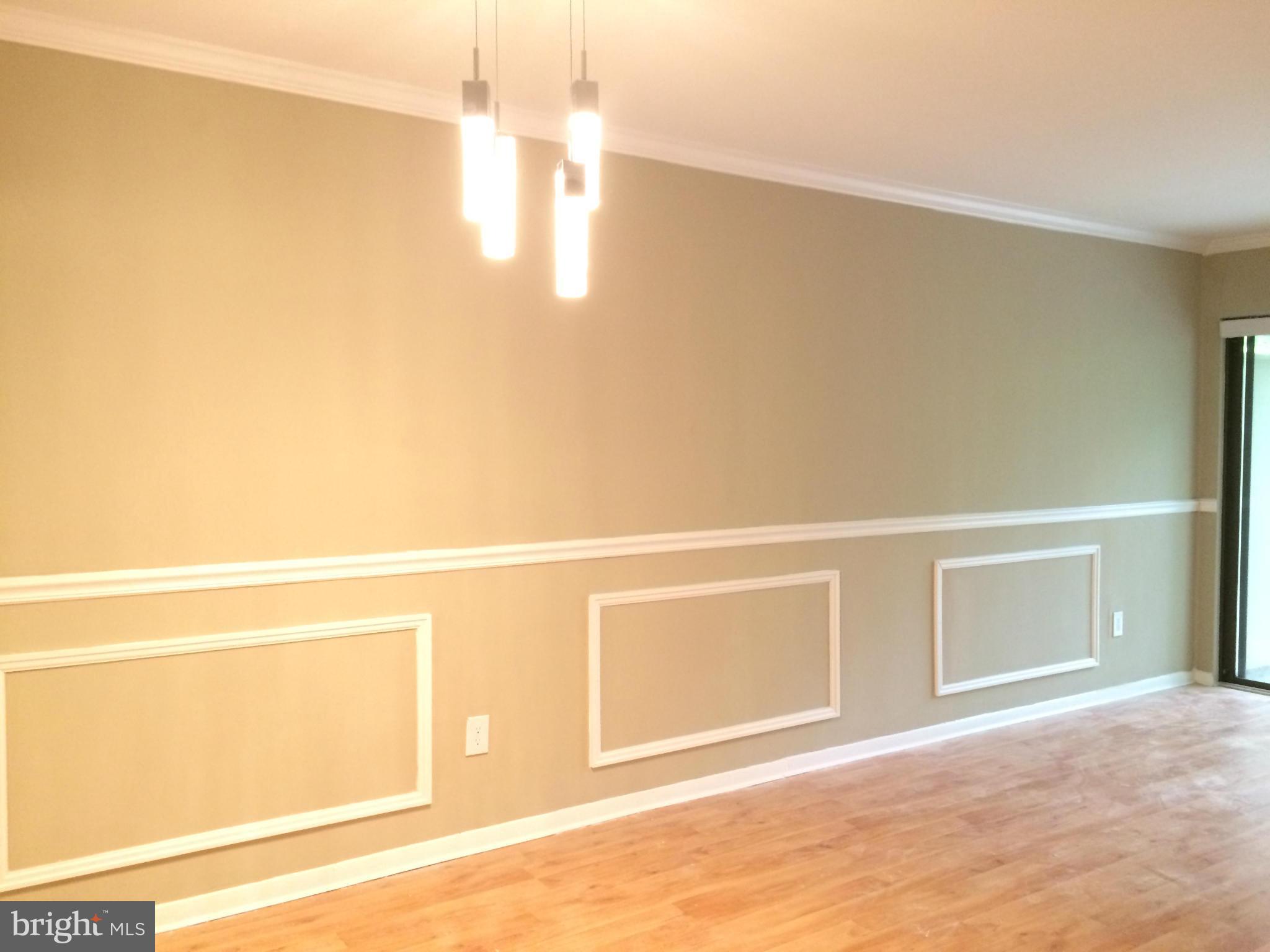 5816 Royal Ridge Drive, Unit T Springfield, VA 22152 - Photo 4 of 24 Living Room
