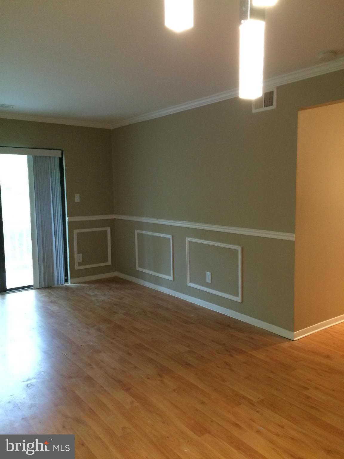 5816 Royal Ridge Drive, Unit T Springfield, VA 22152 - Photo 5 of 24 Living Room