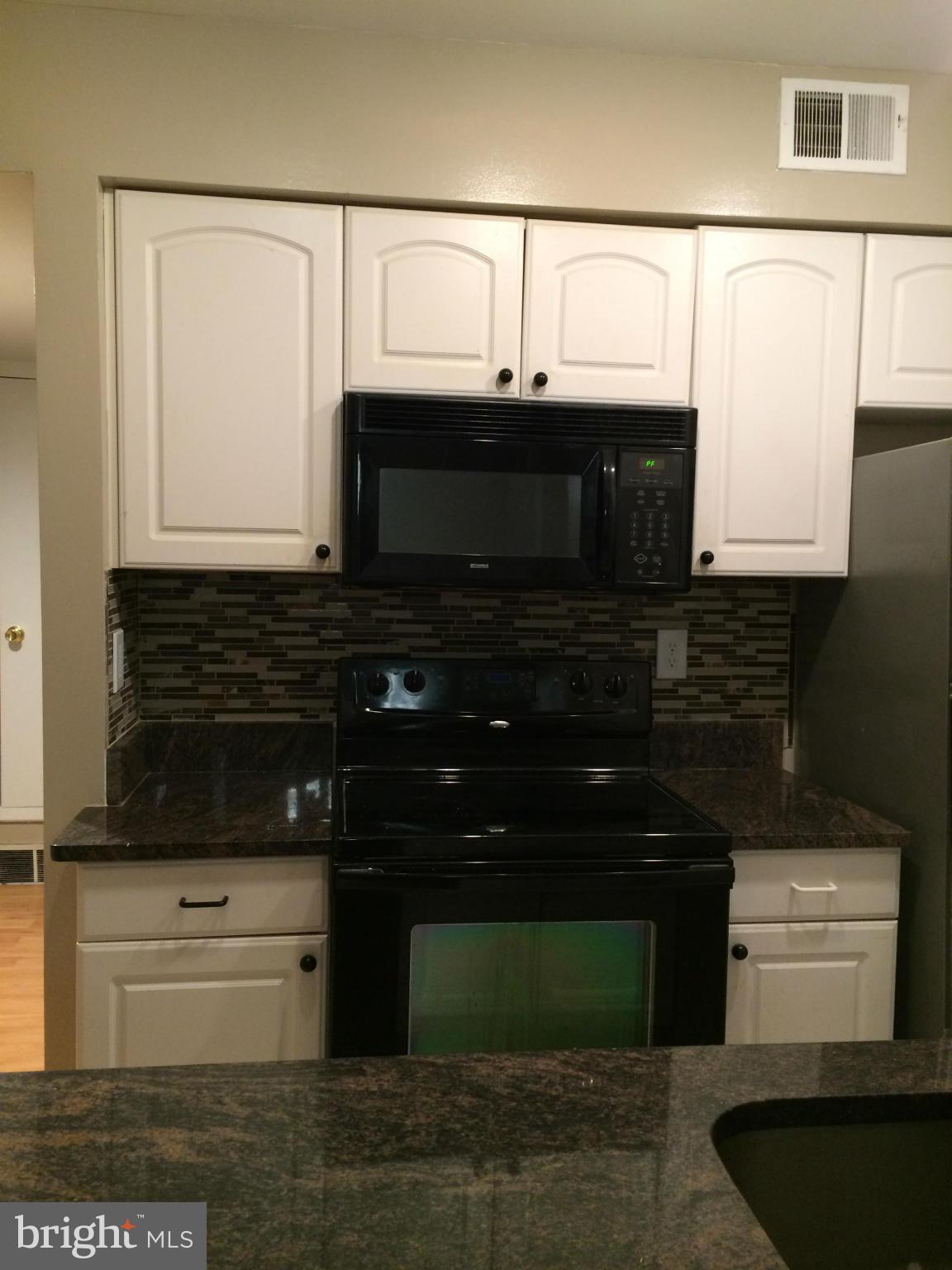 5816 Royal Ridge Drive, Unit T Springfield, VA 22152 - Photo 10 of 24 Kitchen