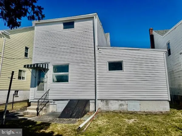 a view of a house with street
