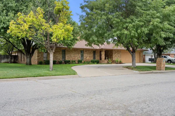 $440,000 | 2343 North Chestnut Drive, Pampa, TX 79065