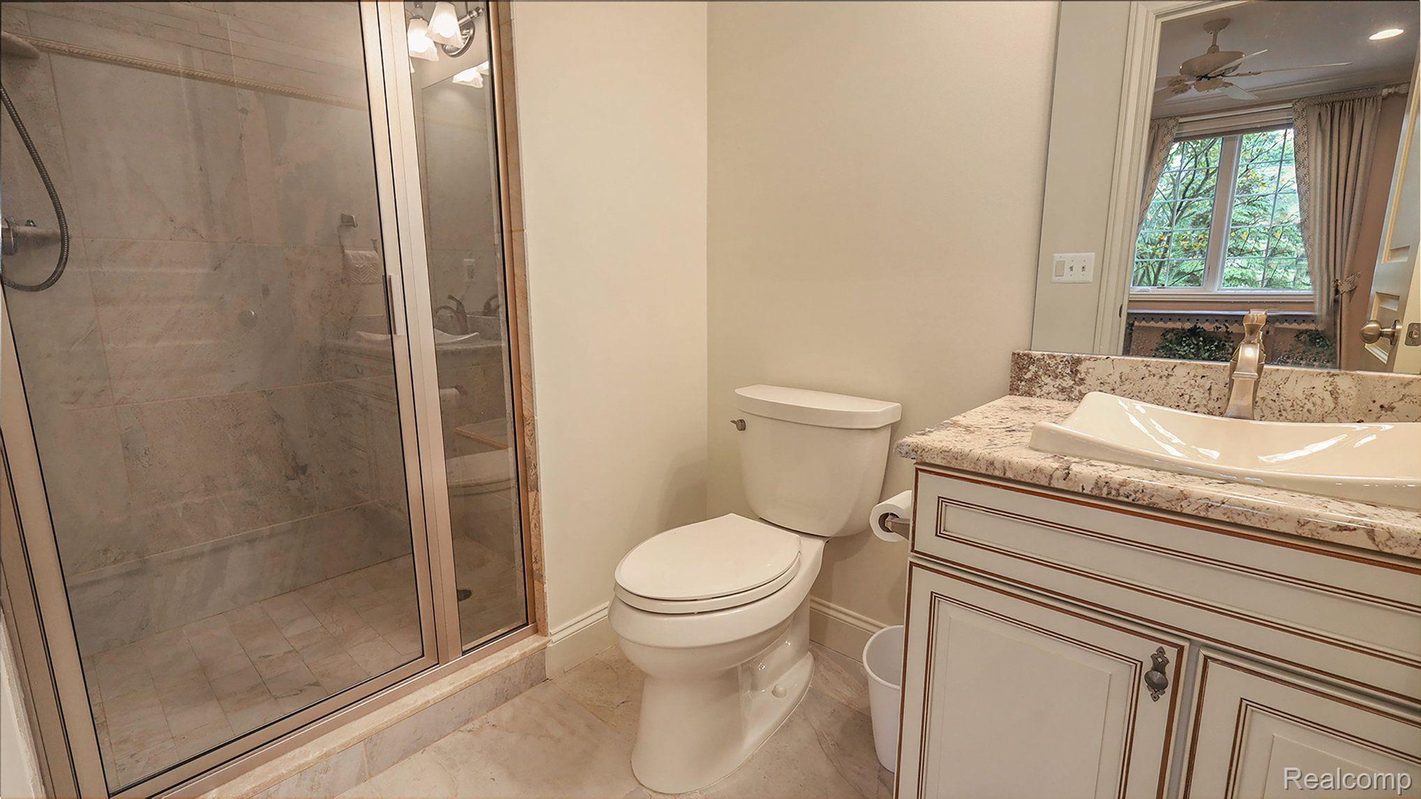 547 City View Court, Unit 30 Rochester, MI 48306 - Photo 47 of 47 Lower Level Bedroom #4 Bathroom