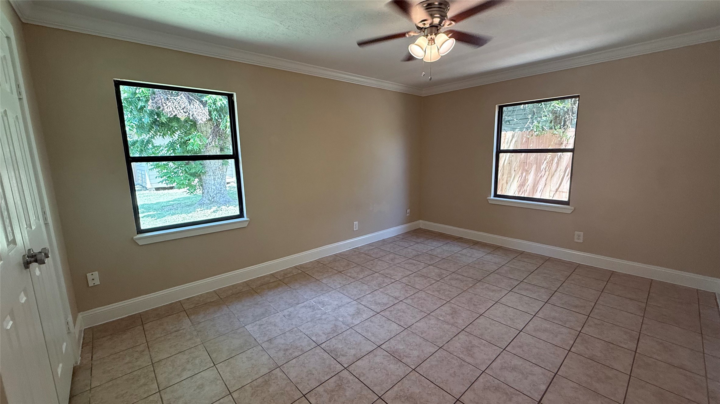 10425 Chambers Street Houston, TX 77034 - Photo 8 of 21 Master bedroom