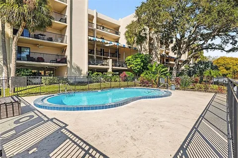 $184,900 | 303 Tarpon Point, Tarpon Springs, FL 34689