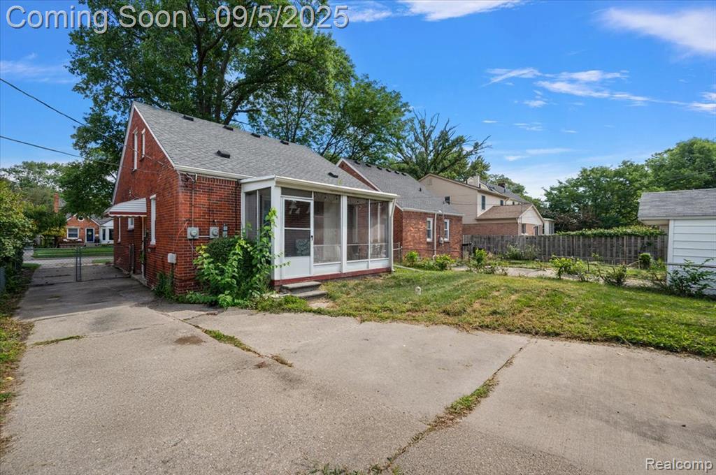 2151 Hawthorne Road Grosse Pointe Woods, MI 48236 - Photo 34 of 38