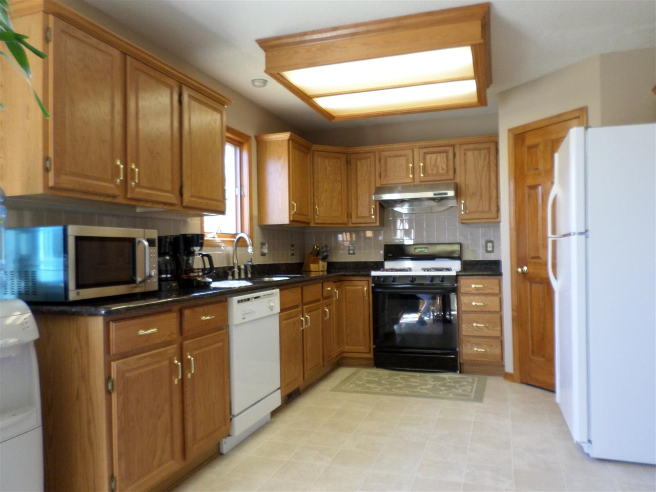 1941 Hunter's Ridge Drive Huntington, IN 46750 - Photo 3 of 14 Gallery Image 3