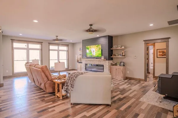 $610,000 | 9625 Ivy Road, Carthage, MO 64836