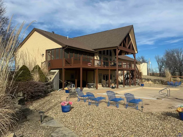 $1,200,000 | 1975 West 181st Street, Scranton, KS 66537