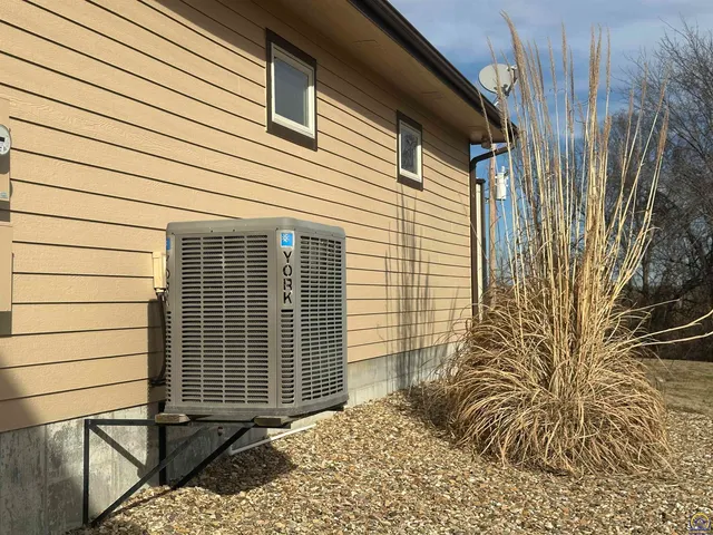 $1,200,000 | 1975 West 181st Street, Scranton, KS 66537