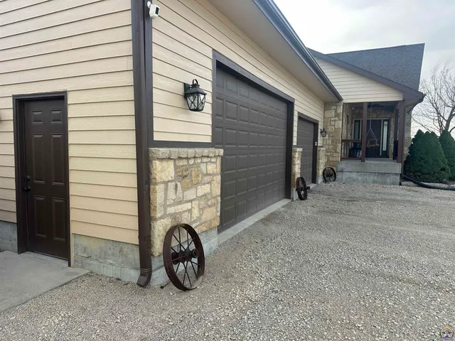 $1,200,000 | 1975 West 181st Street, Scranton, KS 66537